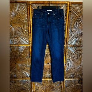 Great condition Levi’s 505 straight jeans in size 8.